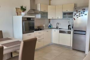 Кухня или мини-кухня в Apartment COCO
