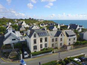 an aerial view of a house with solar panels on its roof at La Chambre de L'Embarcadère in Le Conquet