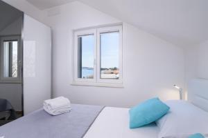 Postel nebo postele na pokoji v ubytování Apartman Mala plaža 2