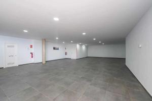 an empty room with white walls and a tile floor at Villa El Buzo in Zahara de los Atunes