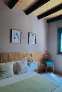 a bedroom with a bed and a sink in a room at Casa Ribadil in Crecíente