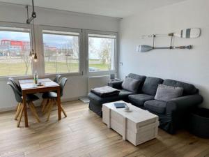 a living room with a couch and a table at derankerplatz-fehmarn in Burgtiefe auf Fehmarn 