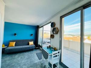 Fotografia z galérie ubytovania Condo with Spacious Terrace & Breathtaking Views v Cannes