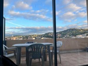 Fotografia z galérie ubytovania Condo with Spacious Terrace & Breathtaking Views v Cannes