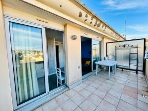 Fotografia z galérie ubytovania Condo with Spacious Terrace & Breathtaking Views v Cannes