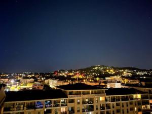 Fotografia z galérie ubytovania Condo with Spacious Terrace & Breathtaking Views v Cannes