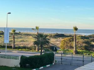 Afbeelding uit fotogalerij van Superbe Appartement Bord de mer in Bouznika