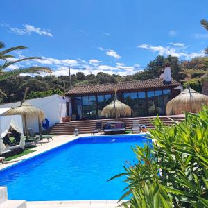 Villa con piscina y casa en Casa Rural El Canto Del Agua, en Malpartida de Plasencia