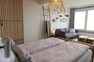 Giường trong phòng chung tại Studio met Zeezicht +12 ảnh