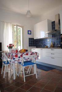 A kitchen or kitchenette at Le Case di Giulia