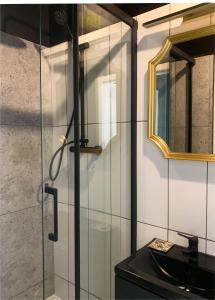 Ένα μπάνιο στο Apartamenty Piotrkowska 28 by Good Time +36 φωτογραφίες