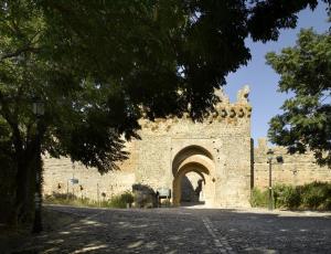 an entrance to a stone building with an arch at Duplex Santamaria in Carmona