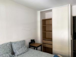 a bedroom with a bed and a glass closet at Appartement Moderne à Marseille avec Balcon et Vue sur Jardin in Marseille
