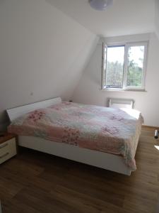 Giường trong phòng chung tại Waldhaus Agnes