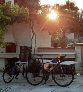 Pyöräilyä majoituspaikan Azarò-Casa vostra alueella tai lähistöllä