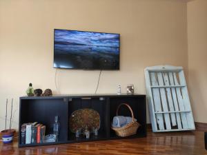 a flat screen tv hanging on a wall at Piso amplio y luminoso cerca de la playa..!! in Piedras Blancas