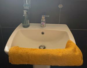 a white sink with a towel on the side of it at Reggae Beach Getaway in Saltdean