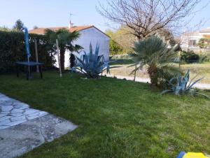 Κήπος έξω από το Superbe 2 pièces - ROYAN centre