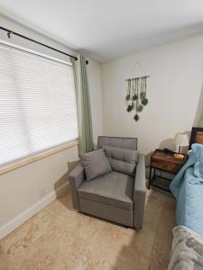 a living room with a couch and a chair at Amazing guest unit central location in St Petersburg