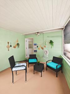 a room with three chairs and a table at Amazing guest unit central location in St Petersburg