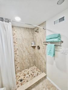 Ванна кімната в Amazing guest unit central location