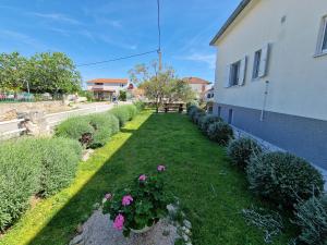 Zahrada ubytování Holiday Home Lucija