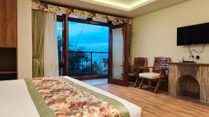 TV a/nebo společenská místnost v ubytování Mount Polaris Suites & Spa + 37 fotografií
