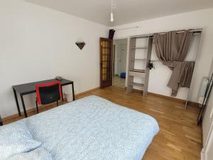 Posteľ alebo postele v izbe v ubytovaní Maison de ville avec 4 grandes chambres