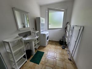 Kúpeľňa v ubytovaní Maison de ville avec 4 grandes chambres + 8 fotografií