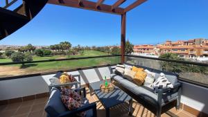 Balkón alebo terasa v ubytovaní Sunny Luxury Apartment with two great sunny - level terraces, two swimming pools, in a new complex Pueblo Majorero, close to Fuerteventura Golf Club, next to the beach , Atlantico Shopping Mall and casino in Caleta de Fuste