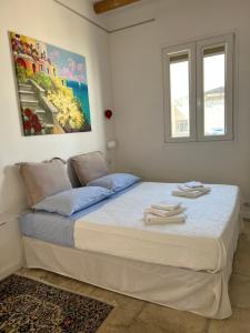 a bedroom with a bed with towels on it at Suite Battisti 7 in Lecce