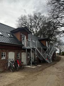 a group of bikes parked in front of a house at Hof Bahrenwinkel in Osterholz-Scharmbeck