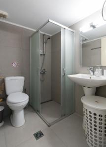 A bathroom at The City Apartment Még 18 kép