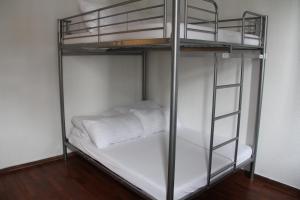 Stay2Night City Center Hostel客房内的一张或多张床位