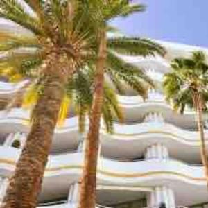 Πισίνα στο ή κοντά στο PARAISO designer conditioned apartment with terrace