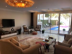 Amwaj IslandPrivate pool with Beachfront access Villa的相册照片