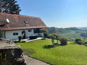Aed väljaspool majutusasutust Das Winzerhaus am Grassnitzberg
