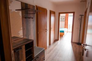 Eldhús eða eldhúskrókur á Urlaub für Mensch und Tier - Appartements Pirkhof