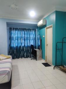 Postel nebo postele na pokoji v ubytování Homestay Cikgu Zedi Hulu Langat
