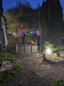 Vonkajšia záhrada v ubytovaní La baie du Mont Appartement de vacances proche du Mont Saint Michel