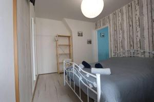 Posteľ alebo postele v izbe v ubytovaní La baie du Mont Appartement de vacances proche du Mont Saint Michel