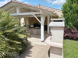 Ogród w obiekcie Belle maison de vacance avec piscine