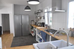 Kuchyň nebo kuchyňský kout v ubytování Tarifa Kite Hostel
