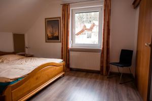 Rúm í herbergi á Urlaub für Mensch und Tier - Appartements Pirkhof