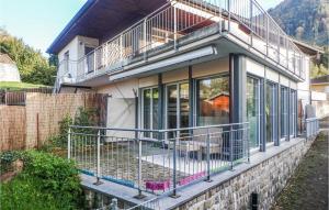 een huis met een balkon er bovenop bij 2 Bedroom Beautiful Apartment In Feldkirch in Feldkirch