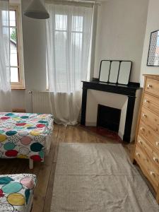 Posteľ alebo postele v izbe v ubytovaní Maison mitoyenne dans quartier calme