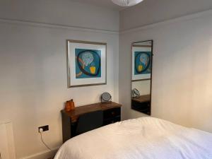 Postel nebo postele na pokoji v ubytování Fitzrovia / Bloomsbury / West End - Two Bed apt