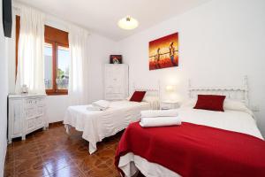 En eller flere senge i et værelse på VILLA PESCADOR + 18 billeder