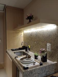 a kitchen with a sink and a counter top at Flat Premium Particular Cullinan Hotel in Brasilia