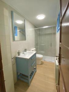 a bathroom with a sink and a toilet and a mirror at Casa Dolare a 4 kilometros de Laguardia in Leza